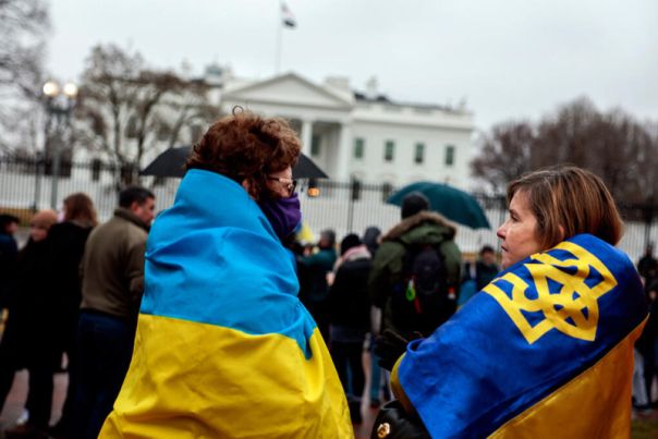 Новый сбор в США: украинцам придется платить $1000 за гуманитарный пароль, либо покинуть страну