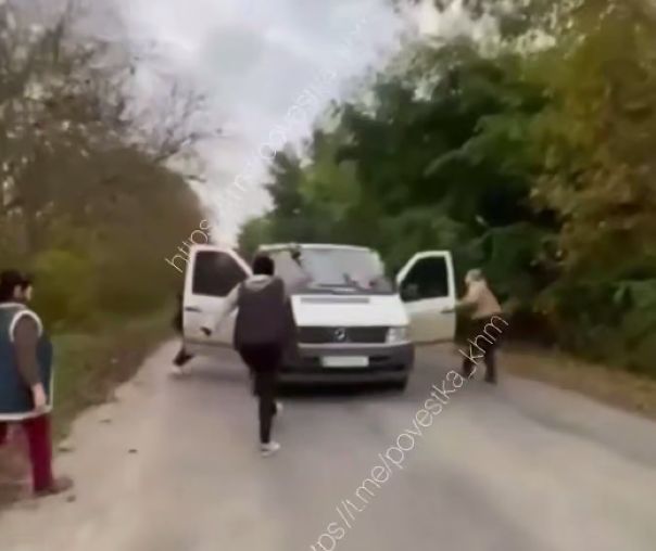 Украинки забили ТЦКшников палками на дороге в Хмельницкой области