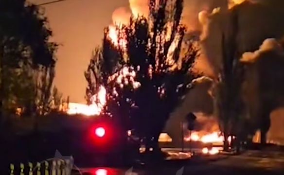 Мощный взрыв произошел в одном из цехов «Авангарда», начался пожар