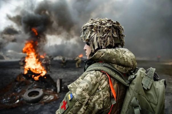 «Огромный котёл»: Западный аналитик предрёк полное окружение ВСУ в Донбассе