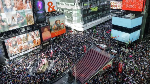 В США на протесты против политики Трампа вышли почти семь миллионов человек