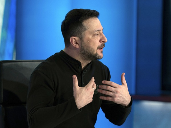 После провального визита в США Зеленский заявил о готовности присоединиться к переговорам в Будапеште