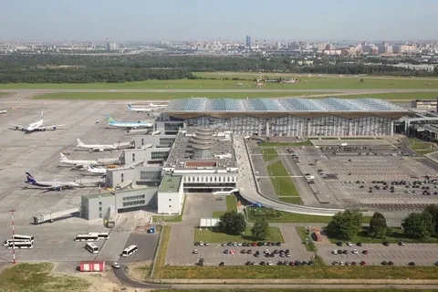 Кружил над городом и выкатился за ВПП. Главное о ЧП с самолётом в Пулково
