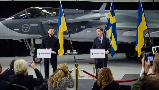 Украина и Швеция подписали письмо о намерениях экспортировать Украине от 100 до 150 истребителей Gripen E.