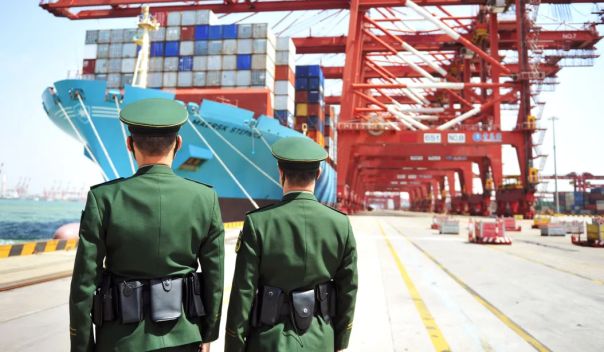 Дружеские объятия нового гегемона уже крепче, чем у старого