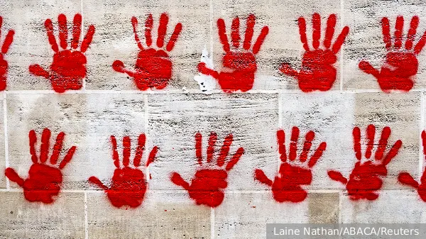 Как в Париже придумали «красные руки Москвы»