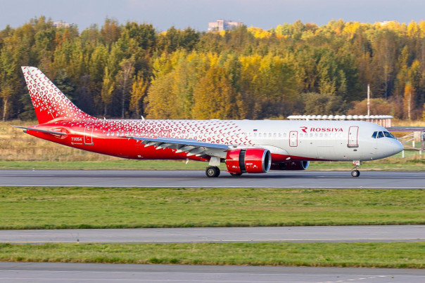 Первое появление новейшего российского лайнера МС-21 в ливрее авиакомпании «Россия» в аэропорту Пулково