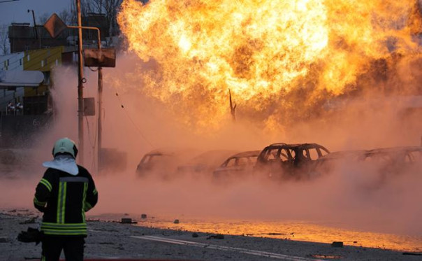 Компактный ночной кошмар на Украине: По Киеву почти не били, но обломки долетели до завода взрывчатки в Теннесси. Трамп взбешен