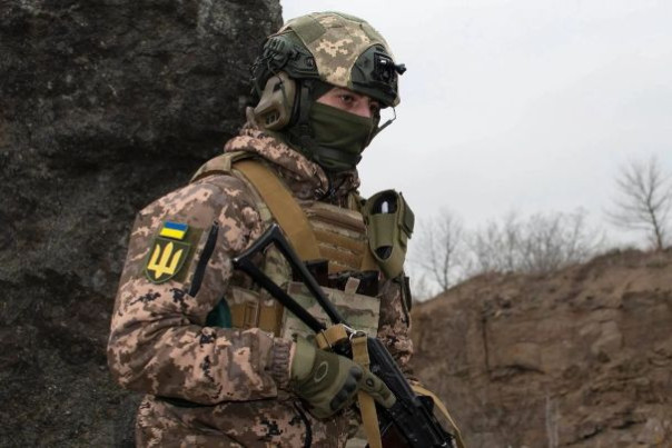 Дал по газам: На камеры попал побег адвоката-дезертира из ВСУ в Европу через закрытый КПП