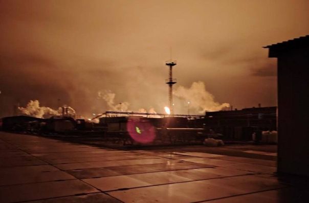 В Волгоградской области загорелась подстанция, атакован НПЗ «Лукойл-Нижегороднефтеоргсинтез» в городе Кстово Нижегородской области.