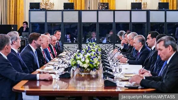 США начинают выкачивать деньги из Средней Азии