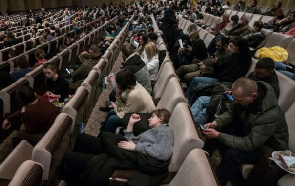 Украинские мужчины впервые превысили количество женщин среди беженцев в ЕС