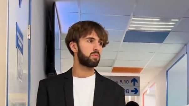 Во Владимирской области сняли с должности руководителя медцентра 26-летнего таджика Шобекова, мигранта без медицинского образования и опыта работы.