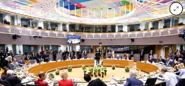 Гигант с менталитетом карлика. Ростислав Ищенко