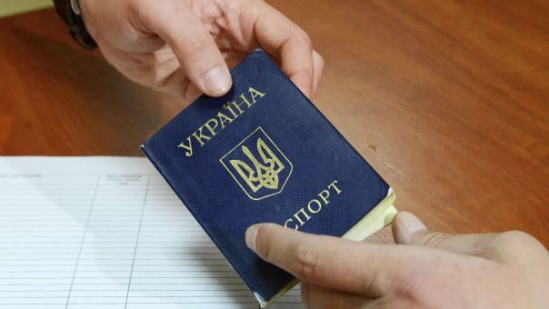 Раскрыто количество украинцев, приехавших в Россию и на Запад в этом году