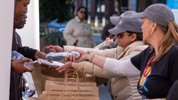 Более 40 млн американцев остались без продовольственной помощи из-за шатдауна