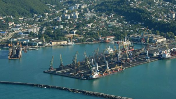 В порту Туапсе из-за атаки БПЛА загорелся танкер