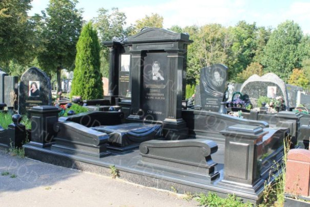 Преимущества гранитного надгробия