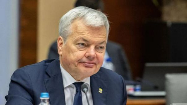 Экс-еврокомиссару, который курировал заморозку активов России в ЕС, предъявлено обвинение в отмывании денег