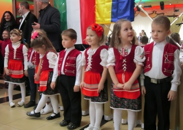 Украина готова изменить закон об образовании по требованию Венгрии