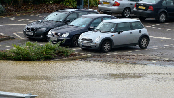 Жителям британского города пообещали ремонт дороги через 103 года