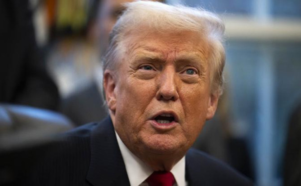 Трампа тряхнуло перед полетом: Посмотрю я на друзей Путина, когда пошлиной в 500% их обложим