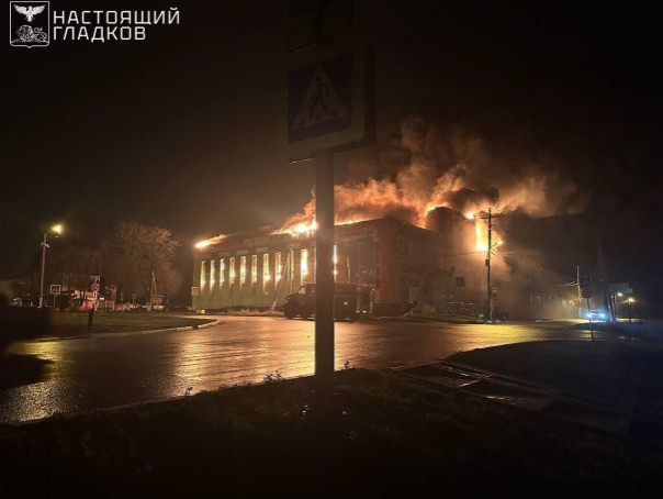После атаки врага пылает Торговый центр в Белгородской области, город Короча обесточен