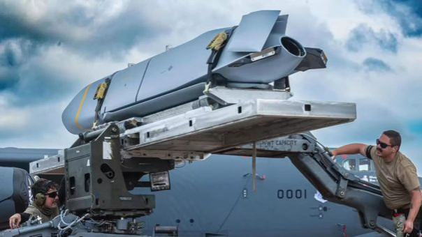 "Нужно их догнать". Американцы показали новое ядерное оружие