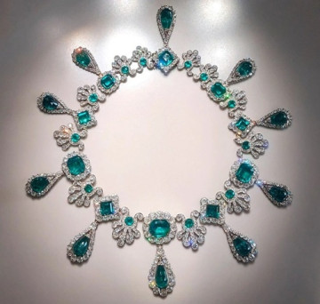 У Миндича нашли колье и серьги жены Наполеона, похищенные из Лувра