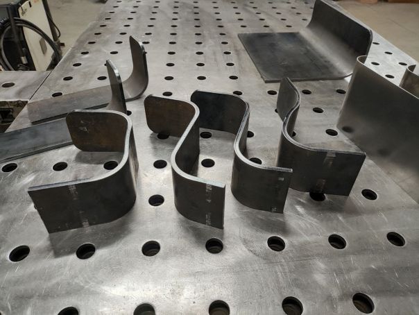 Радиус гибки листового металла: расчёт, нормы и практические таблицы