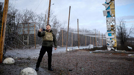 "Он же артист": Путин прокомментировал фото Зеленского якобы у стелы в Купянске