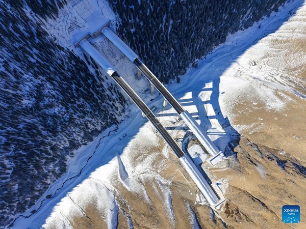 В Китае открыли самый длинный в мире тоннель под Тянь-Шанем