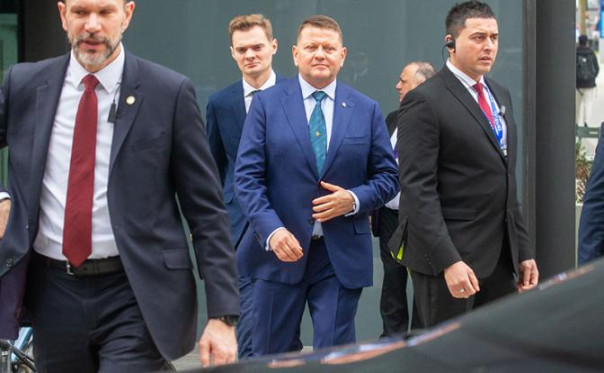 Меняем бешеного клоуна на тупого генерала: Зачем британцы двигают Залужного