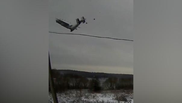 Появились кадры крушения самолета Ан-22 в Ивановской области