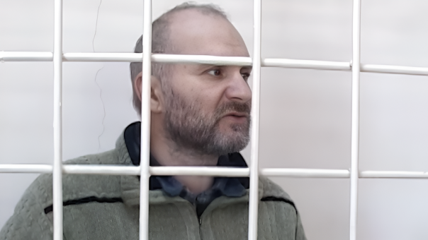 Суд продлил лечение в психбольнице мужчины, делавшего кукол из мертвых девочек