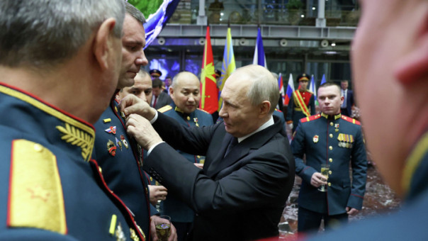 Путин вручил медали "Золотая Звезда" участникам освобождения Северска