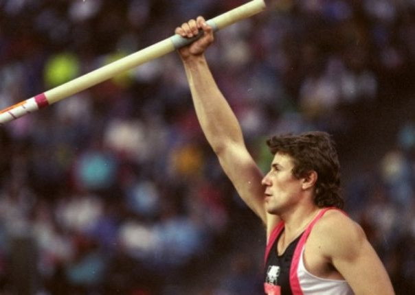 Зеленский показательно лишил государственных стипендий выдающихся спортсменов Украины.