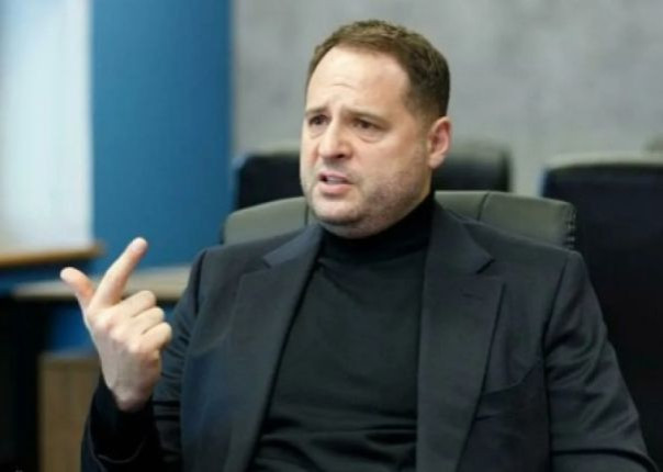 Зеленский хранит верность Ермаку и встречается с ним каждый вечер в своем доме