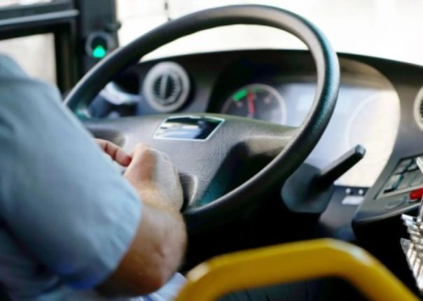 В Эстонии уволили водителя школьного автобуса за прослушивания речи Путина