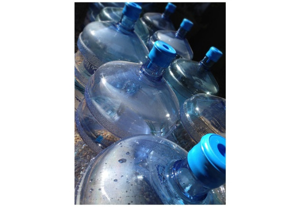 Вода, обстрелы, зарплаты. Как живет Донецк — в репортаже RTVI