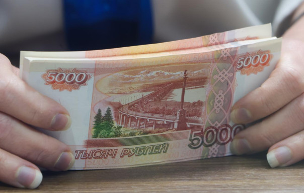 Bloomberg: рубль стал самой крепкой валютой в 2025 году