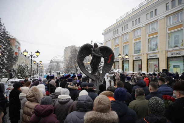 В Белгороде открыли мемориал мирным жителям, погибшим в результате обстрела со стороны ВСУ 30 декабря 2023 года