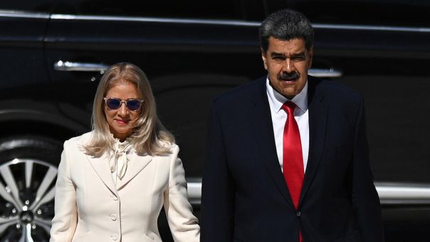 Китай призвал США немедленно освободить Мадуро и его супругу