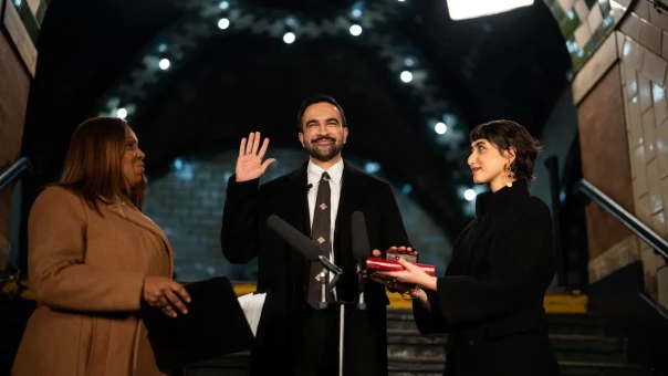 Мэр Нью-Йорка принес присягу на Коране