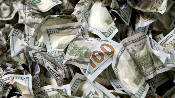 Минимум за 20 лет: с чем связано снижение доли доллара в мировых резервах