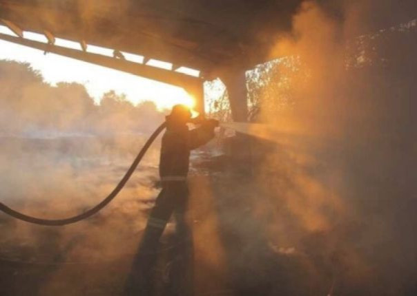 ВСУ нанесли удар по городу Дебальцево в ДНР. Произошла детонация боеприпасов. Многие жители остались в мороз без окон