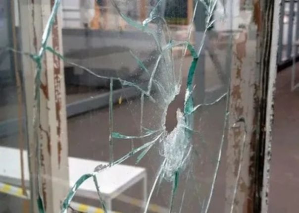 Сначала били стёкла в авто, теперь — в домах: ТЦК перешли на новый уровень