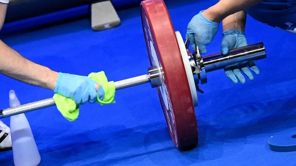 Российских тяжелоатлетов-юниоров допустят до соревнований с флагом