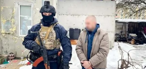 В Черновцах и Киеве военные взрывают гранаты на улице и в квартире