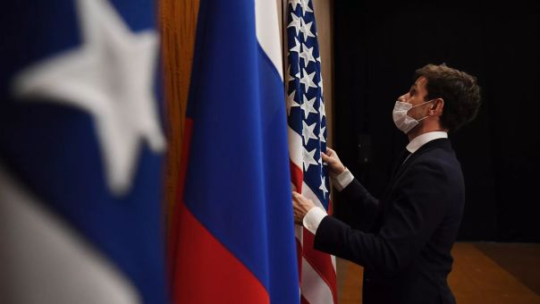 Бумажный фронт. Ростислав Ищенко